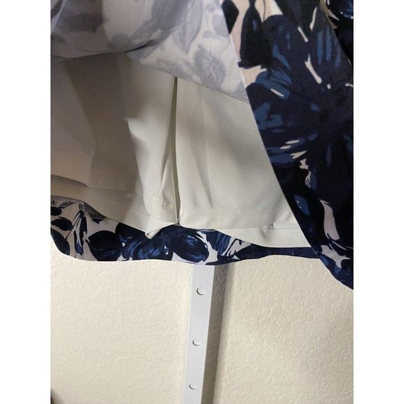 S.C. & Co. Women's Skirted Shorts Tummy Control Medium Blue Floral Pattern‎ - Picture 3 of 7